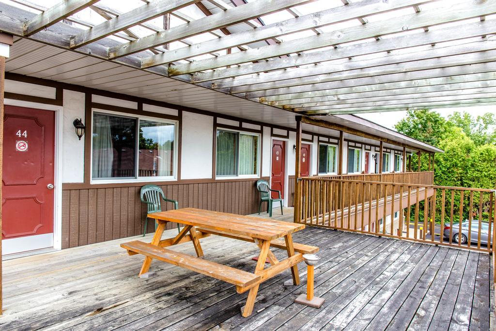 Cedar Lodge Motel Goderich Eksteriør billede